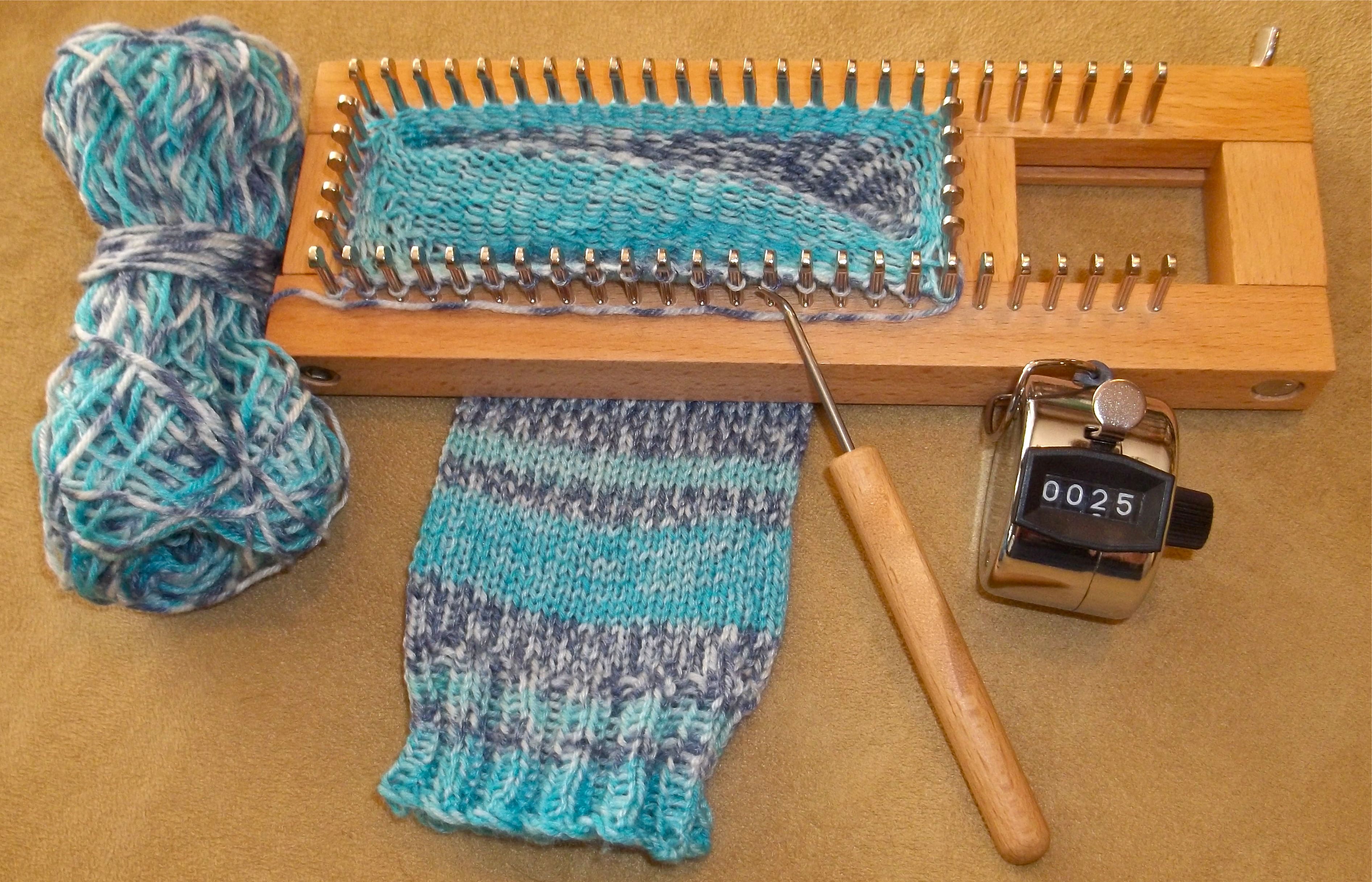 How to Knit Socks on a Rectangular Loom﻿