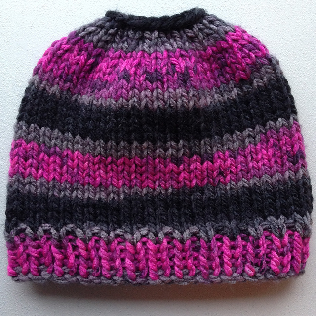 Free Easy Knitting Pattern For Ponytail Beanie Hat | Knitting Things