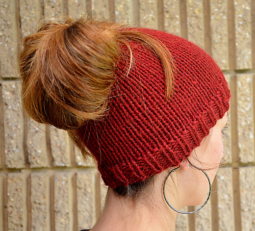 Knit Hat with Ponytail Hole Pattern
