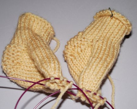 Knitting 2 Socks on Two Circular Needles